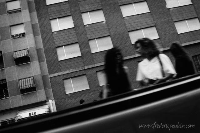 Instantanés - série noir et blanc - Par la Portière